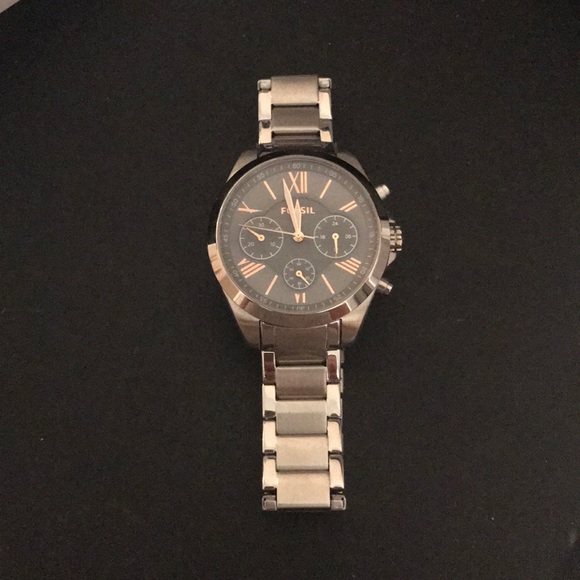 Women’s Fossil Watch - Picture 1 of 4